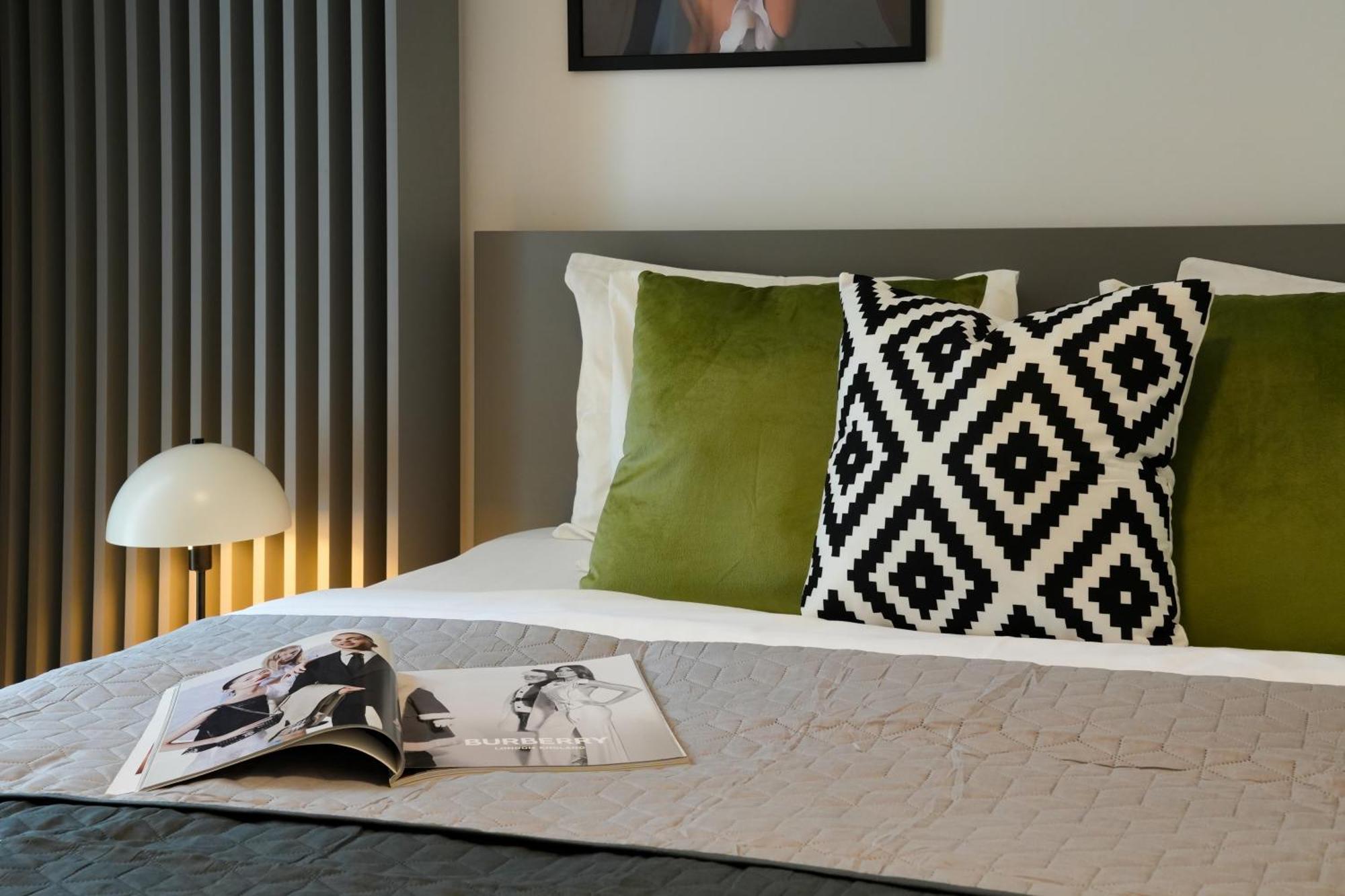 Ana - Cozy & Quiet Apt With Balcony & Garden View Bukares Bagian luar foto